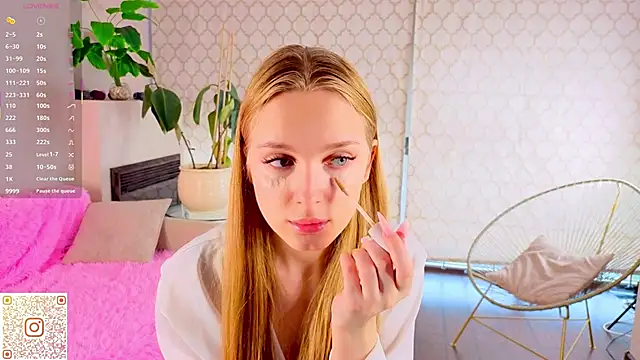 CindyGreen online show from 10-10-25, 06:23