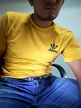 Snapshot of Bosssweet22cm chatting on 11-13-25, 01:10 Bosssweet22cm online show from 11-13-25, 01:10