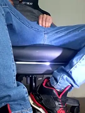 Snapshot of Bosssweet22cm chatting on 11-25-25, 11:38 Bosssweet22cm online show from 11-25-25, 11:38