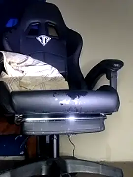 Snapshot of Bosssweet22cm chatting on 11-28-25, 04:42 Bosssweet22cm online show from 11-28-25, 04:42