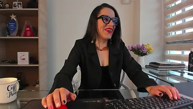 IsisNoir online show from 04-24-26, 12:51