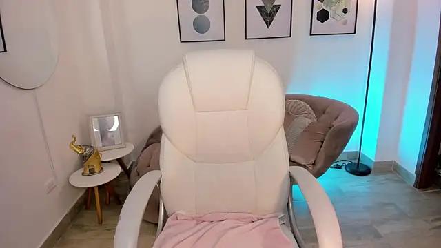 Snapshot of Beverly_johnson chatting on 10-12-25, 03:49 Beverly johnson online show from 10-12-25, 03:49