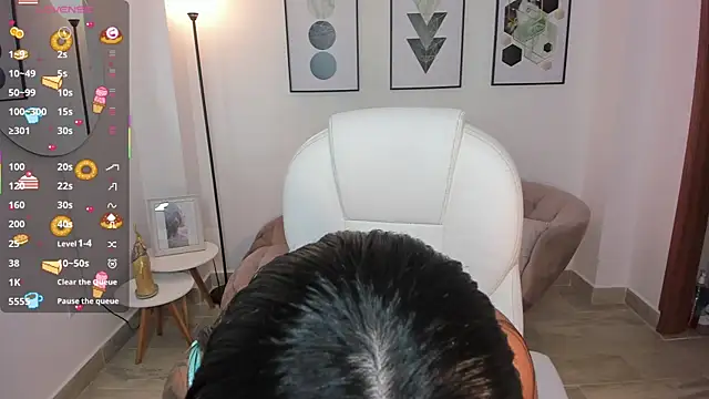 Snapshot of Beverly_johnson chatting on 10-17-25, 03:42 Beverly johnson online show from 10-17-25, 03:42