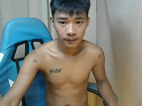 Snapshot of urasianjason chatting on 12-17-25, 11:22 urasianjason online show from 12-17-25, 11:22