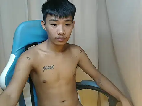 Snapshot of urasianjason chatting on 12-19-25, 04:30 urasianjason online show from 12-19-25, 04:30