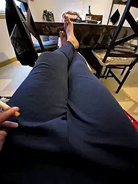 Snapshot of dam85vendee chatting on 09-21-25, 06:04 dam85vendee online show from 09-21-25, 06:04