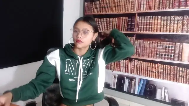 SofieLove 01 online show from 09-10-25, 09:20