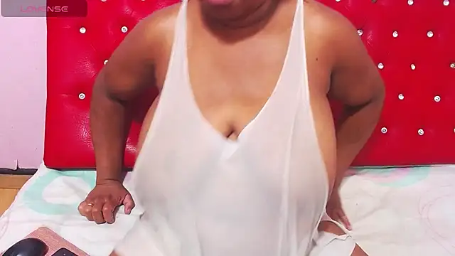 Snapshot of wonderfuldiana chatting on 12-13-25, 10:26 wonderfuldiana online show from 12-13-25, 10:26