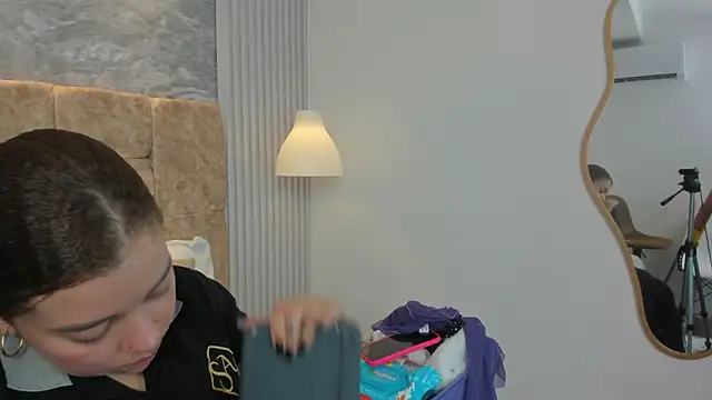 leilapons online show from 09-24-25, 04:32