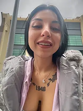 Snapshot of Sasha-Bloom chatting on 05-20-26, 06:58 Sasha-Bloom online show from 05-20-26, 06:58