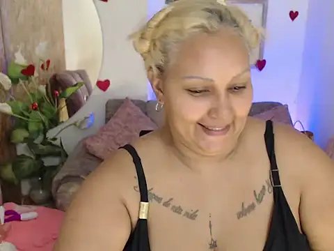 laleska montenegro online show from 11-25-25, 04:23