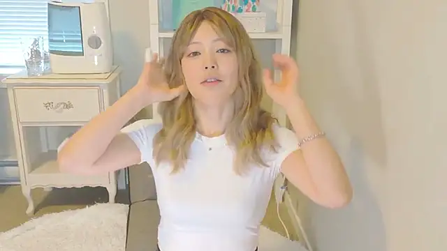 Snapshot of Nana_with chatting on 11-09-25, 05:11 Nana with online show from 11-09-25, 05:11