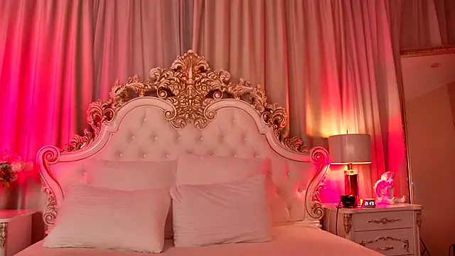 MeganStrain online show from 12-20-25, 03:13