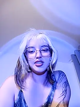 Snapshot of Blueee_cat chatting on 03-24-26, 07:24 Blueee cat online show from 03-24-26, 07:24