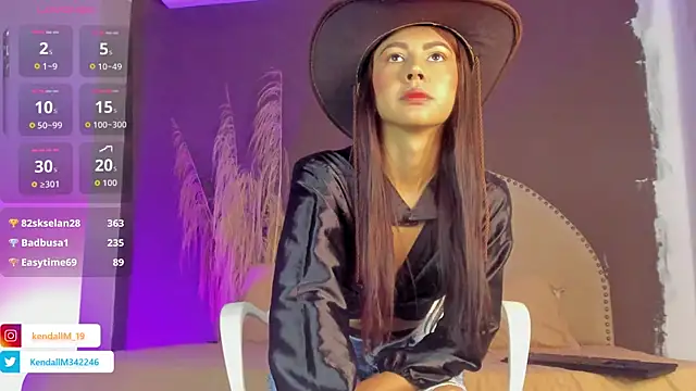 Snapshot of _Kendall_19 chatting on 11-08-25, 08:40 Kendall 19 online show from 11-08-25, 08:40