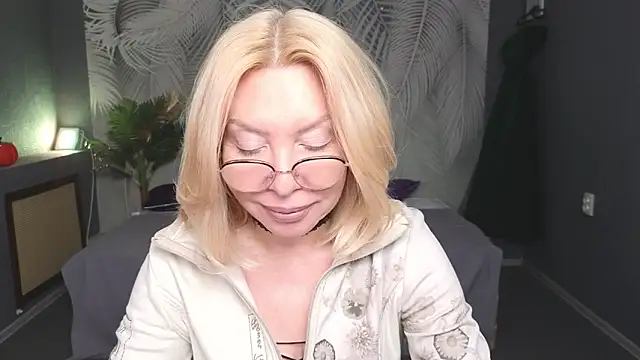 Wendy Waves online show from 11-20-25, 01:11