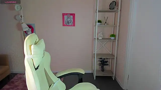 Lori Blossom online show from 09-30-25, 08:19