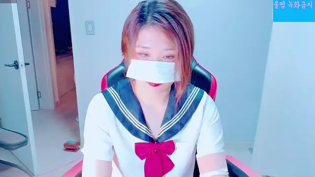 Snapshot of hyeony_s96 chatting on 09-30-25, 11:48 hyeony s96 online show from 09-30-25, 11:48