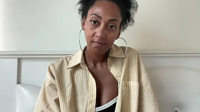 Snapshot of Vaylisse chatting on 09-26-25, 04:49 Vaylisse online show from 09-26-25, 04:49