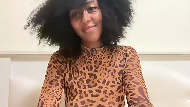 Snapshot of Vaylisse chatting on 10-25-25, 06:02 Vaylisse online show from 10-25-25, 06:02