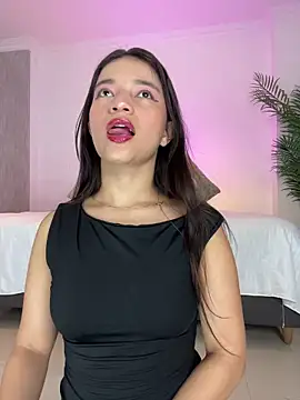 Snapshot of LUNAA___ chatting on 05-25-26, 03:23 LUNAA online show from 05-25-26, 03:23