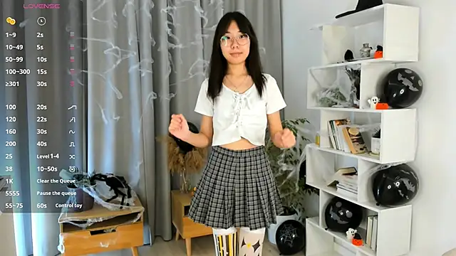 UdelaDodson online show from 10-30-25, 01:07