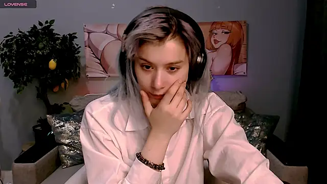 Snapshot of SophieAsh chatting on 10-11-25, 07:29 SophieAsh online show from 10-11-25, 07:29