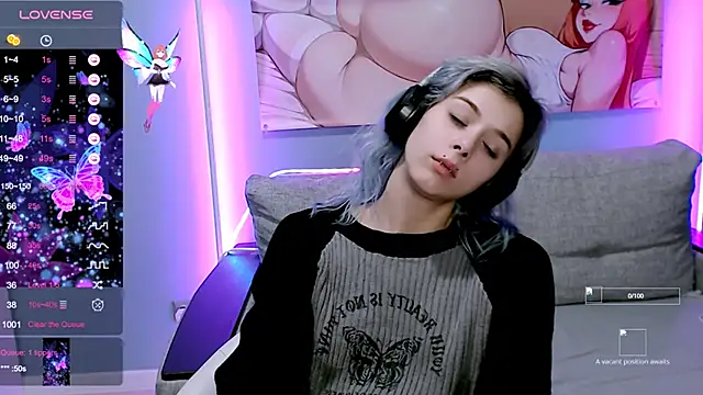 Snapshot of SophieAsh chatting on 10-18-25, 07:25 SophieAsh online show from 10-18-25, 07:25