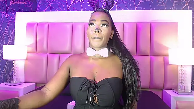 Snapshot of ReinaMiah chatting on 10-31-25, 03:40 ReinaMiah online show from 10-31-25, 03:40