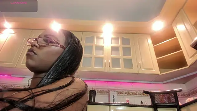 Snapshot of ReinaMiah chatting on 11-07-25, 03:39 ReinaMiah online show from 11-07-25, 03:39