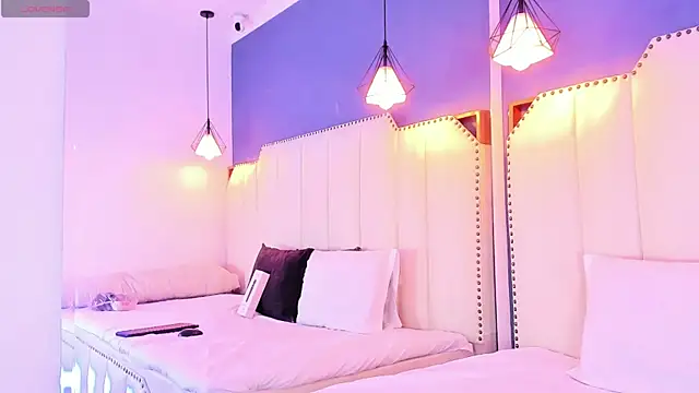 Snapshot of ReinaMiah chatting on 11-16-25, 04:18 ReinaMiah online show from 11-16-25, 04:18