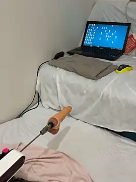 Ozge-SluttyScream69 online show from 04-28-26, 09:53