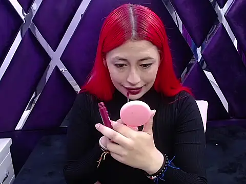 Snapshot of Melody_Klum_ chatting on 10-09-25, 01:42 Melody Klum  online show from 10-09-25, 01:42