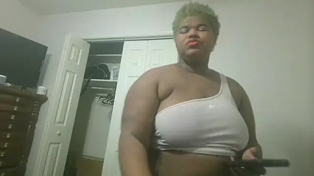 Snapshot of techprincessxx chatting on 09-17-25, 04:52 techprincessxx online show from 09-17-25, 04:52