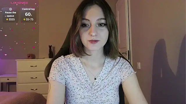 Snapshot of white_liillyy chatting on 06-15-26, 07:49 white liillyy online show from 06-15-26, 07:49