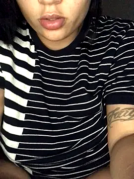 Snapshot of Babebommer chatting on 12-04-25, 04:11 Babebommer online show from 12-04-25, 04:11