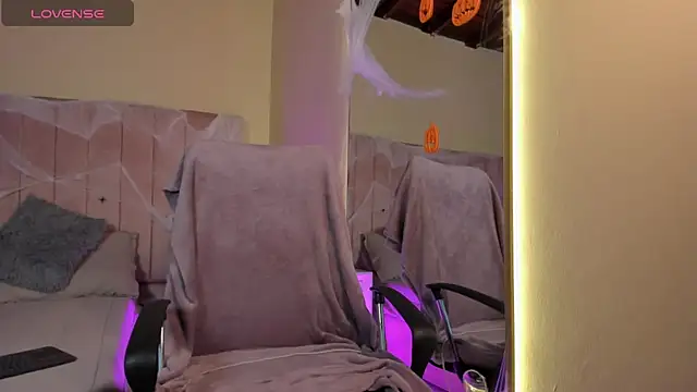 Snapshot of Mia_mtnz02 chatting on 10-24-25, 01:03 Mia mtnz02 online show from 10-24-25, 01:03