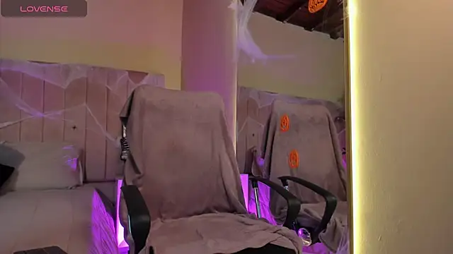 Snapshot of Mia_mtnz02 chatting on 10-24-25, 11:23 Mia mtnz02 online show from 10-24-25, 11:23