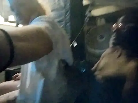 Snapshot of SnowBunny1224 chatting on 10-21-25, 12:28 SnowBunny1224 online show from 10-21-25, 12:28