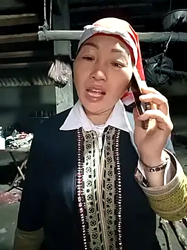 Snapshot of Exembin chatting on 10-20-25, 03:51 Exembin online show from 10-20-25, 03:51