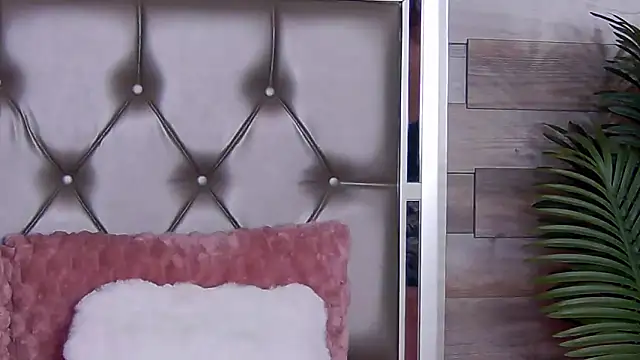 LunaHart online show from 04-23-26, 05:19