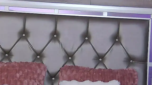 LunaHart online show from 05-05-26, 01:57