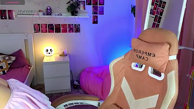 Snapshot of Wander_Waves chatting on 09-12-25, 09:48 Wander Waves online show from 09-12-25, 09:48