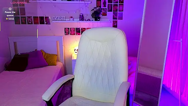 Snapshot of Wander_Waves chatting on 09-26-25, 08:46 Wander Waves online show from 09-26-25, 08:46