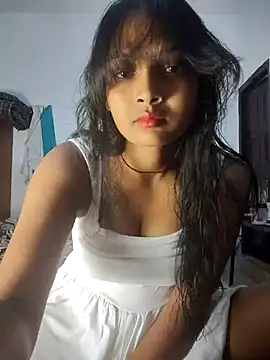 Snapshot of RAYI_Queen_2 chatting on 10-17-25, 01:03 RAYI Queen 2 online show from 10-17-25, 01:03