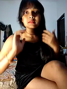 Snapshot of RAYI_Queen_2 chatting on 10-19-25, 06:52 RAYI Queen 2 online show from 10-19-25, 06:52