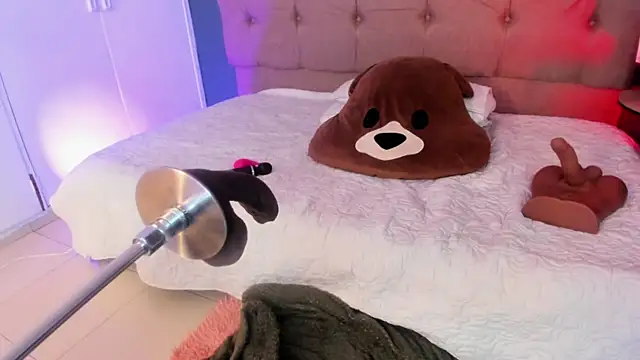 Snapshot of Karol_Pagee chatting on 11-21-25, 04:11 Karol Pagee online show from 11-21-25, 04:11