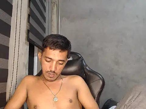 Snapshot of RowyCam chatting on 09-09-25, 03:00 RowyCam online show from 09-09-25, 03:00