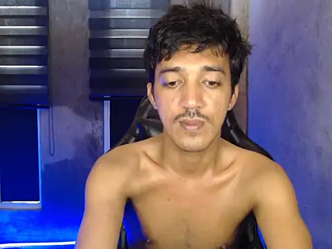 Snapshot of RowyCam chatting on 11-10-25, 04:22 RowyCam online show from 11-10-25, 04:22