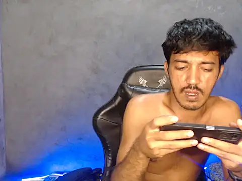 Snapshot of RowyCam chatting on 11-20-25, 04:07 RowyCam online show from 11-20-25, 04:07